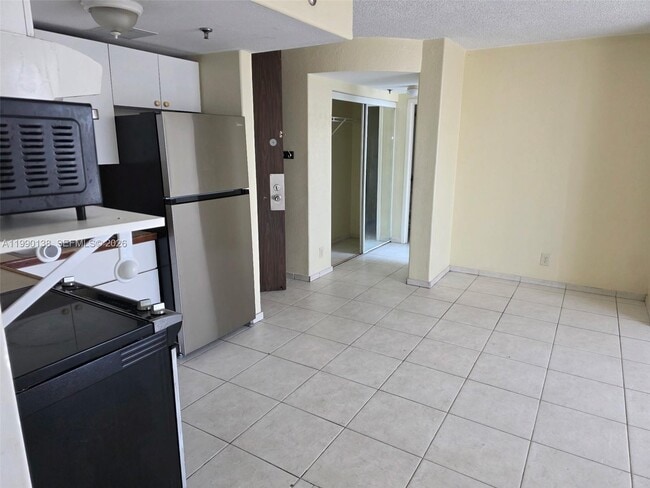 Building Photo - 16450 NW 2nd Ave Unit 215