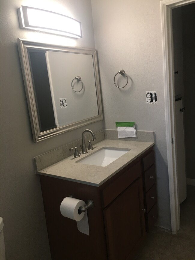 Bathroom Quartz Countertops - 126 N La Plaza Unit 126 N. La Plaza