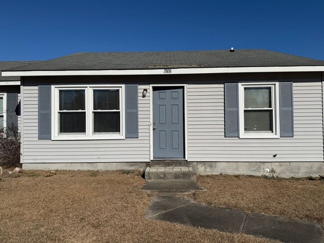 Building Photo - 2 bedroom, 1 bath Duplex