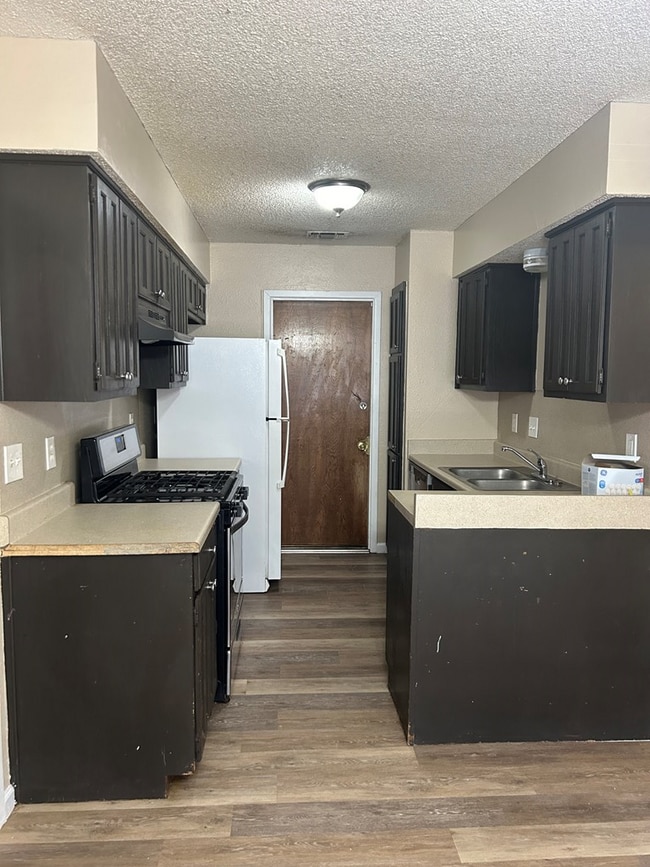 Photo - 725 Duke Ave