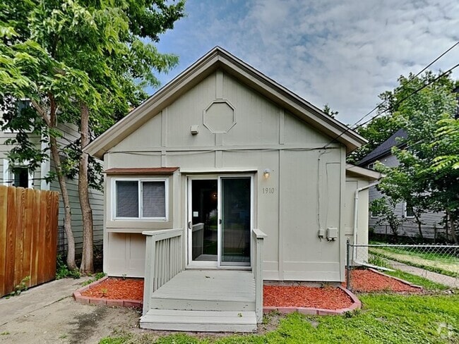 Building Photo - 1910 W Chelton Ave Rental