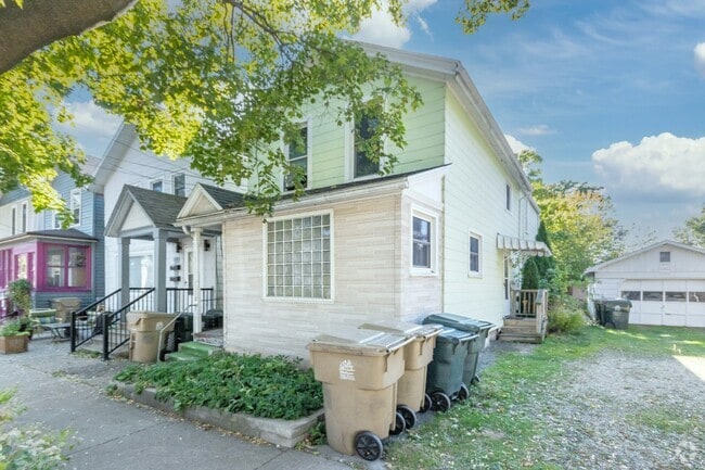 Building Photo - 112 N Few St Unit 2 Rental