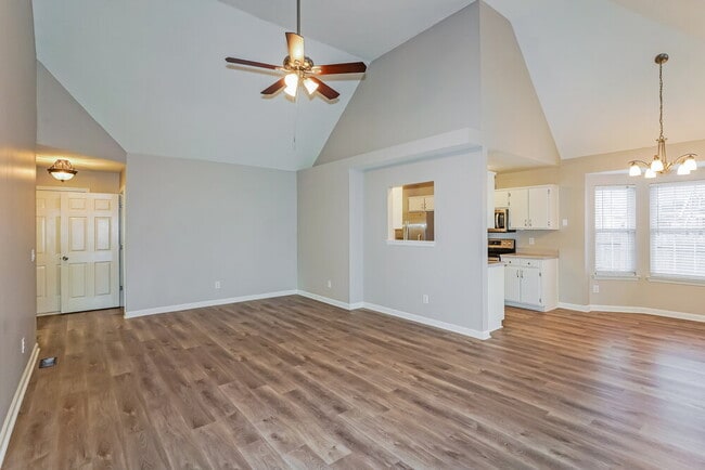 Photo - 511 Parrish Way