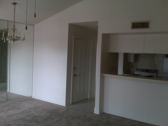 Building Photo - 2227 Madison Dr Rental
