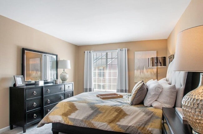 Montgomery Manor Apartments & Townhomes