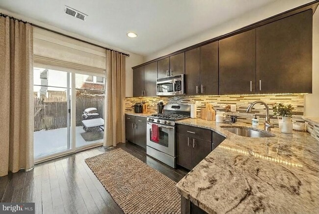 Photo - 1517 Latona St