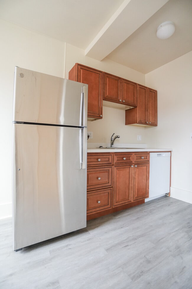 Building Photo - 1111 W Roscoe St Unit #21