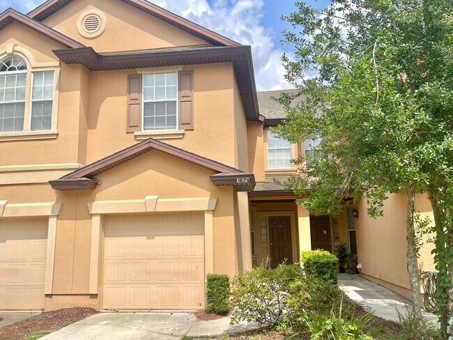 Building Photo - BEAUTIFUL 3/2.5 Hillcrest Townhome with ov...