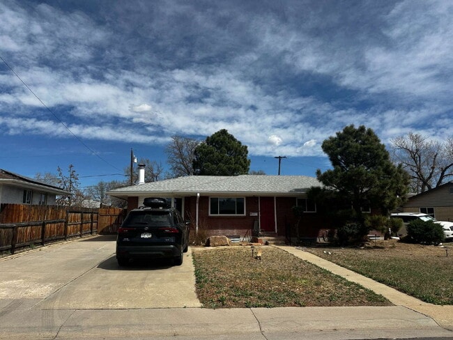 Photo - Available Immediately! Spacious 6-Bedroom Retreat with 2 Full Baths in Charming Denver Locale!