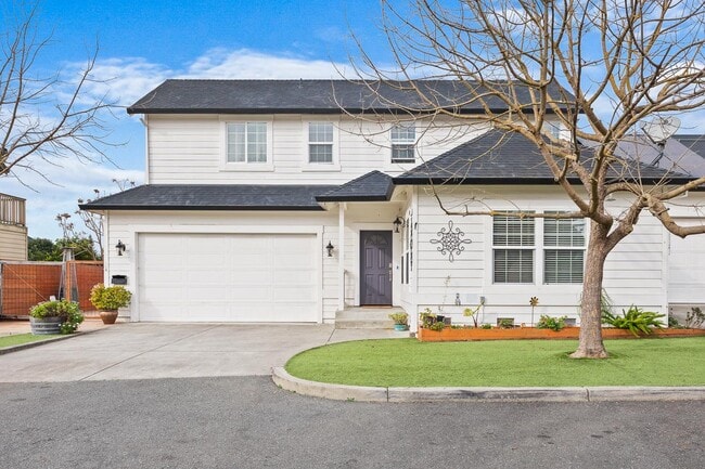 Building Photo - 600 Greeneich Ave