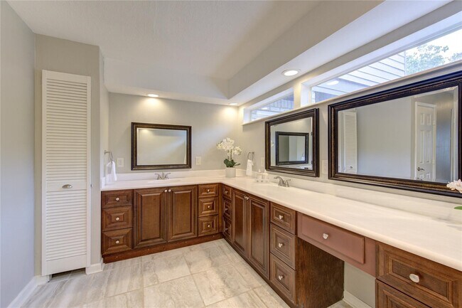 Photo - 15754 Walkwood Dr
