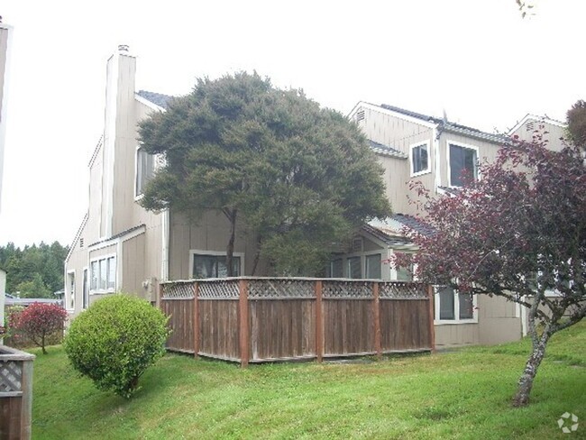 Building Photo - Arcata Townhouse