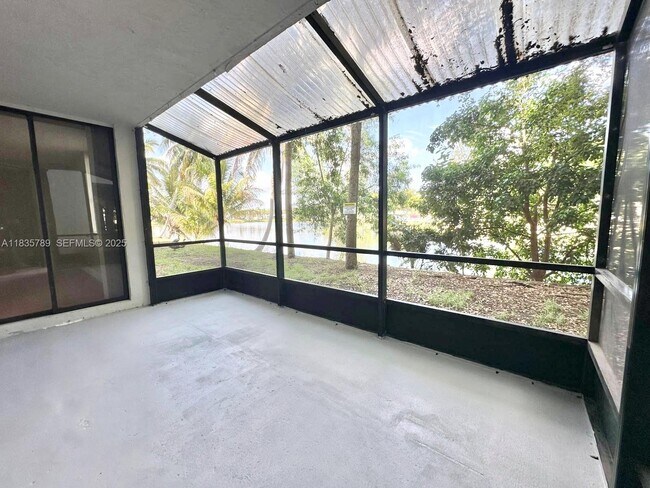 Building Photo - 8305 SW 152nd Ave Unit A-106