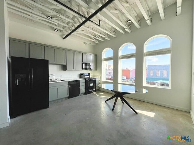 Building Photo - 301 N LBJ Dr Unit 202 Rental