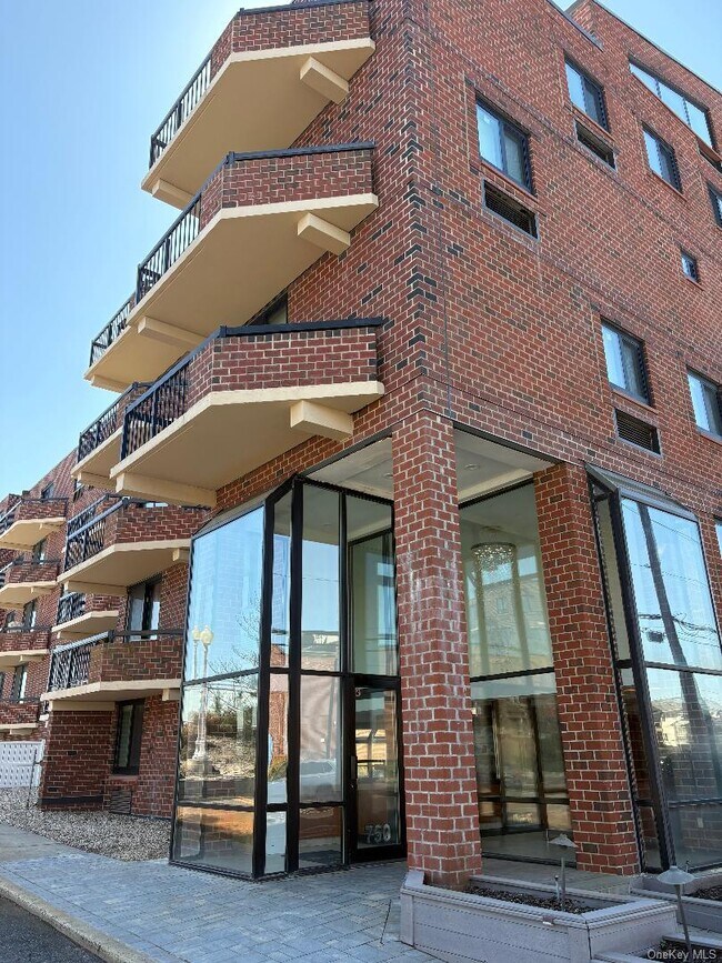 Photo - 750 W Broadway