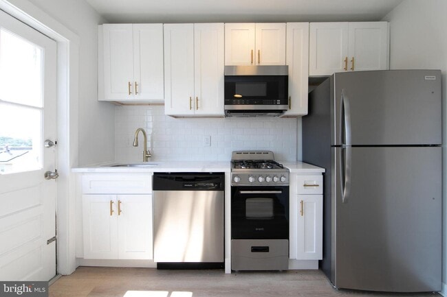 Building Photo - 9 E Holly Ave Unit 3rd floor