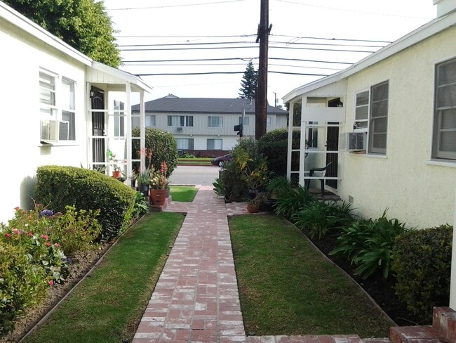 Photo - COMING SOON! Adorable studio in desirable Burbank area! Unit 405 #K