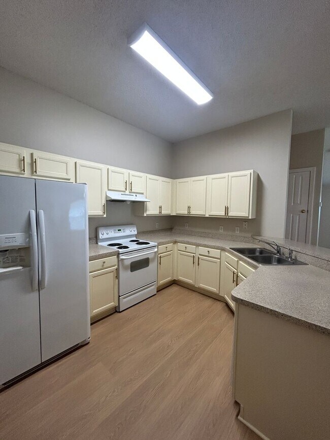 2891 Stratford Pointe Dr