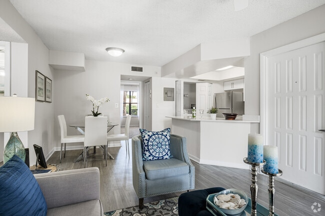2BR, 2BA - 1,215 SF