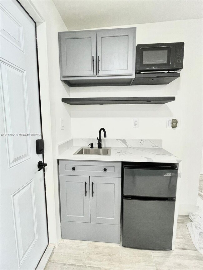 Photo - 170 NE 60th St Unit EFFICENCY