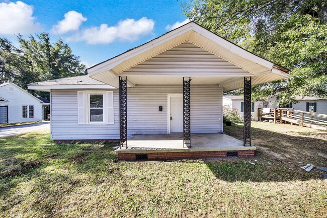 Newly renovated 2 Bedroom 1 bath charming ... - Newly renovated 2 Bedroom 1 bath charming ... House