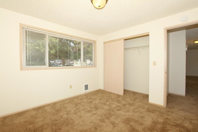 Building Photo - Laurelwood Gardens