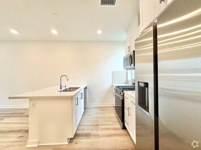 Building Photo - Beautiful 1Bd/1.5Ba with mini loft Availab...