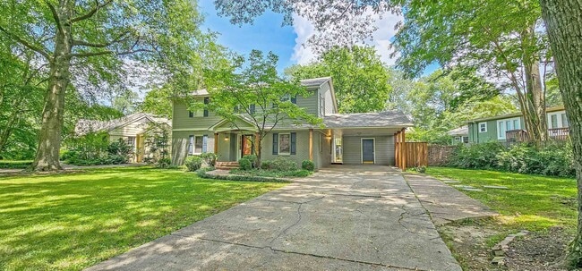 Photo - 724 Center Dr