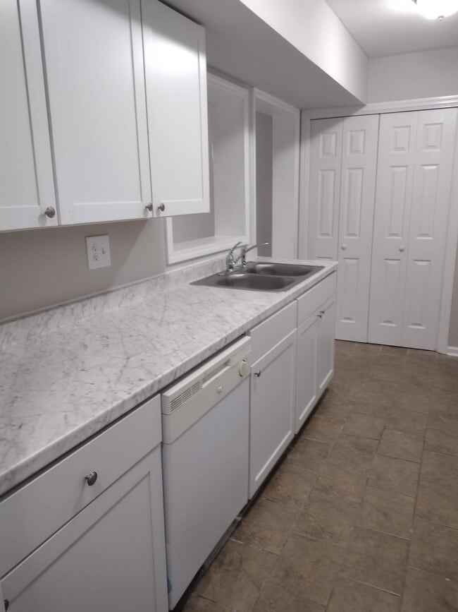 Photo - 275 Juliet Ln SW