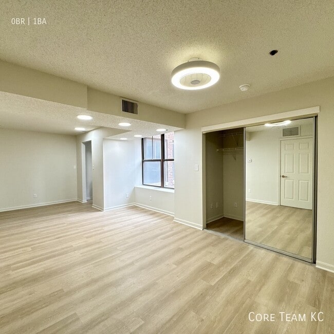 Photo - 235 Ward Pkwy Unit 309