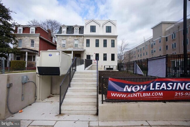 Photo - 2209 W Venango St Unit 2