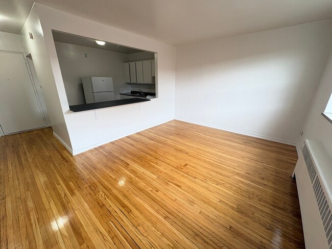 Photo - Spacious 2 Bedroom Steps to Upper James Unit 320