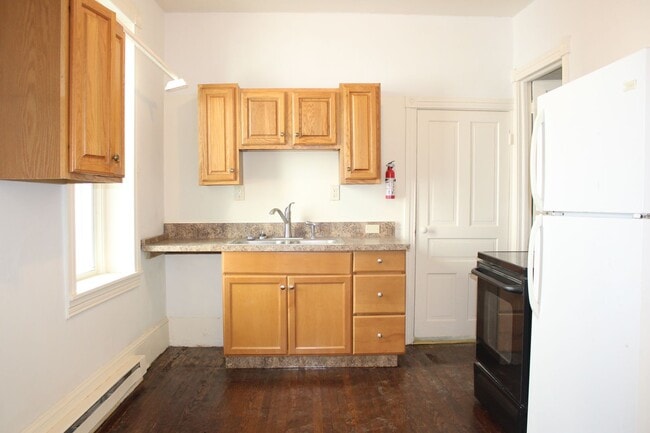 Photo - 118 W Main St