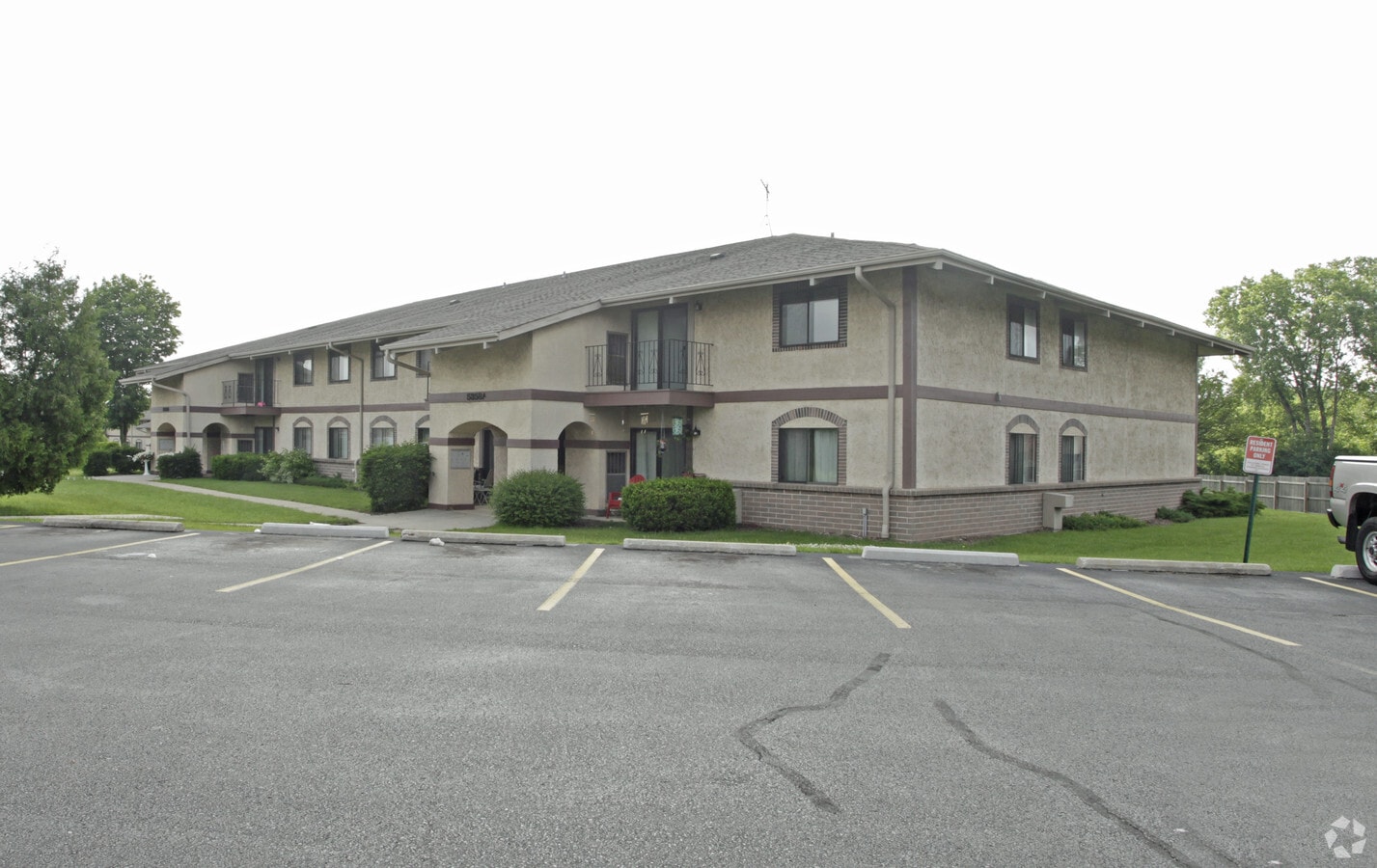Photo - Silver Trail Apartments