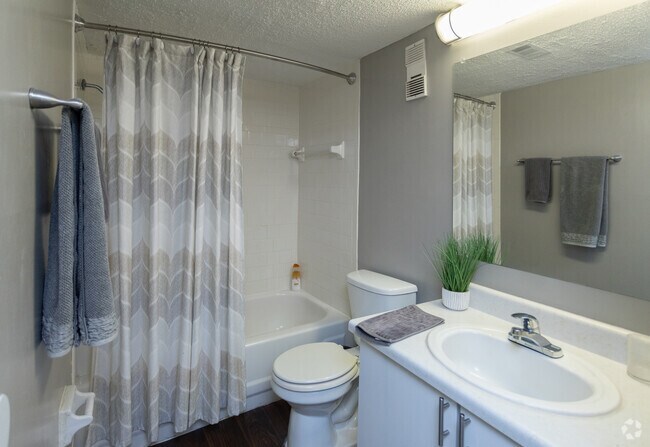 2BR,2BA-1,172SF