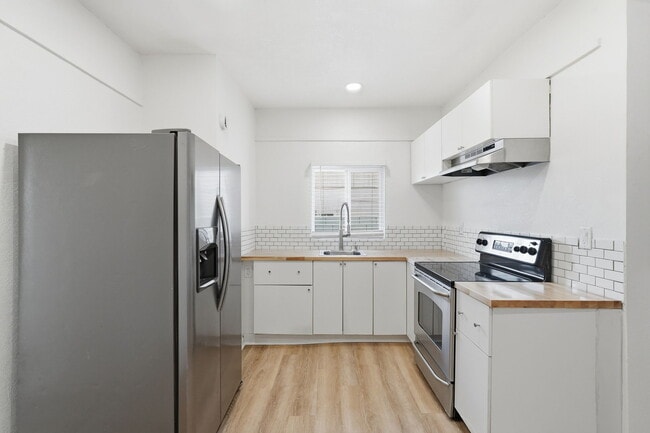 Building Photo - 325 N 15th St Unit 2