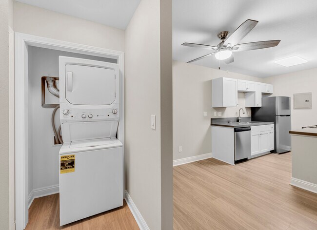 2 BR/2BA Stackable washer/dryer