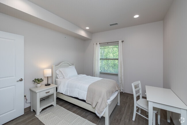 2BD, 2BA - 985SF - Bedroom