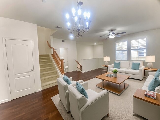 Building Photo - Move-in Special: Get 2 Weeks Rent Free! El...