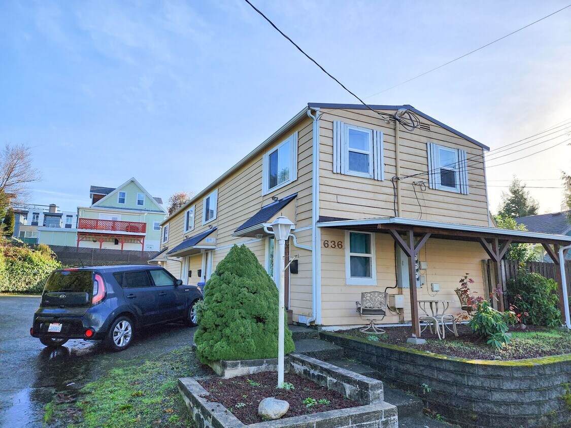 2-Story Apt Walking Distance Ferry! - 2-Story Apt Walking Distance Ferry!
