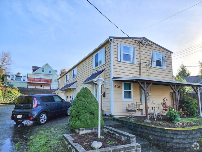 Building Photo - 2-Story Apt Walking Distance Ferry!