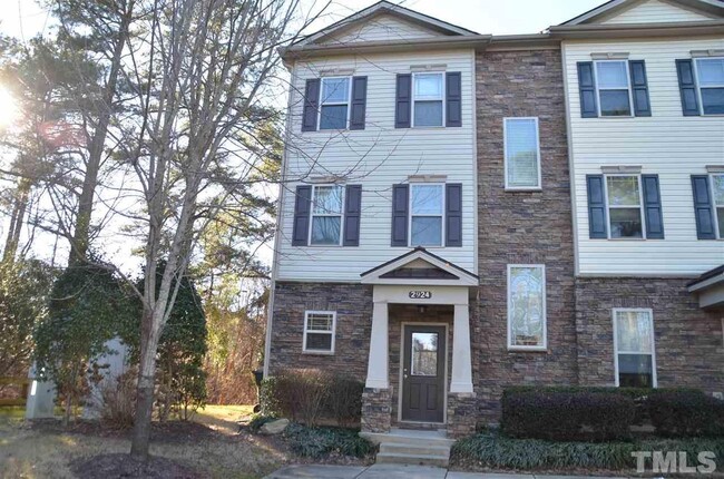 Corner 3bd/2.5 bath townhouse - 2924 New Hill Park Rd Casa Adosada