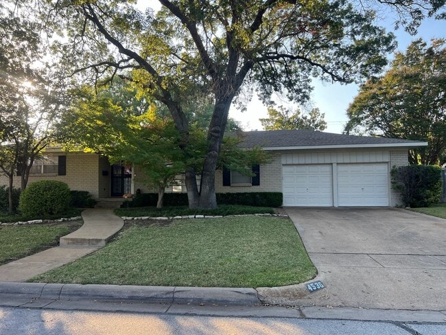 Overton Park home for Lease - Overton Park home for Lease