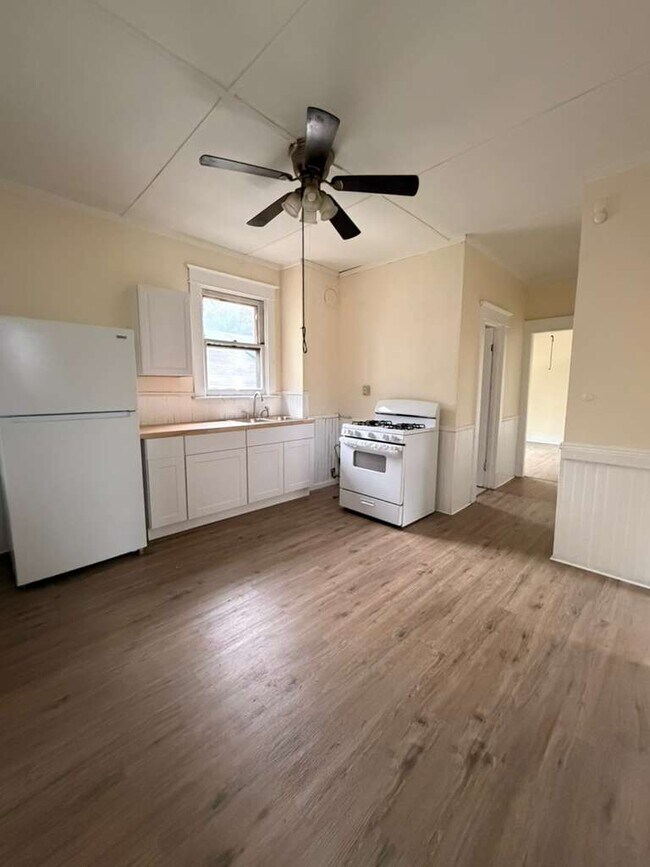 Photo - 754 3rd Ave