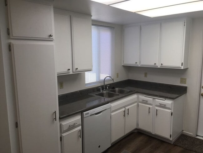 Photo - 44727 La Paz Rd