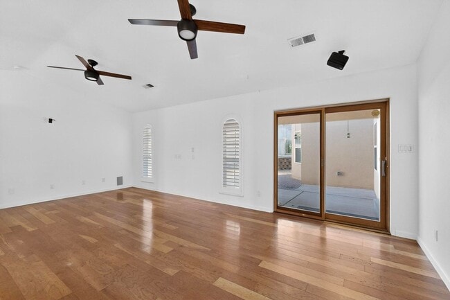 Photo - FOUR HILLS Executive Rental 4/5 BD 4/BA