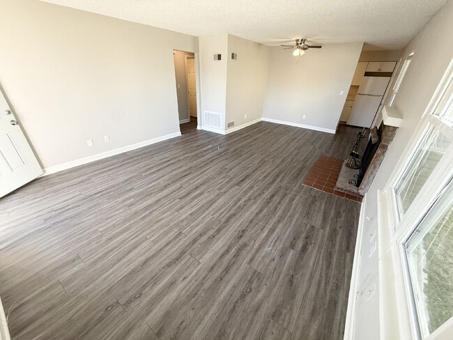 Photo - Updated 2 Bedroom/1 Bath Apartment in Parkville *READY NOW* Unidad A