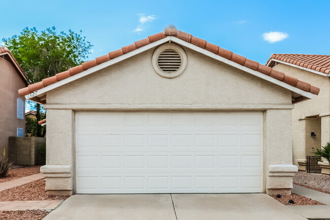 Photo - 1327 E Muriel Dr House