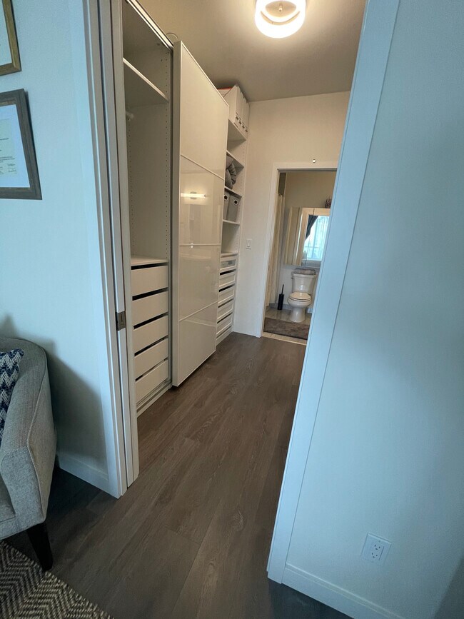 Photo - 690 King St W Unit 410