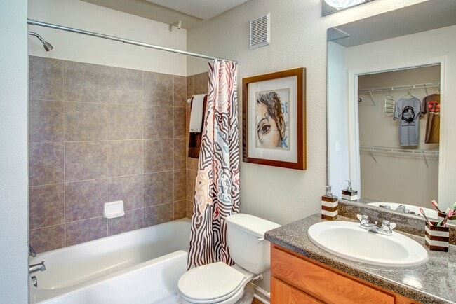 Gateway-Huntsville-Apartments-Bathroom